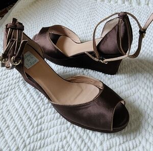 Loulou de la Falaise Satin and Suede Peep Toe Wedge Heels - Brown